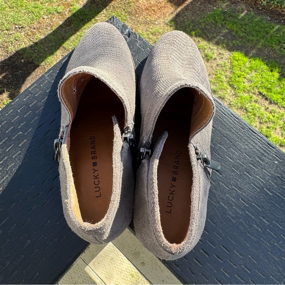Lucky Brand Women’s Fhuna Side Zip Ankle Suede Bootie in Gray Size 7 *Stain* - Picture 7 of 10